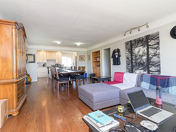 5th image of 575 Burnside Rd E