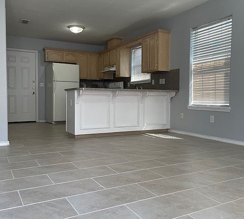 3rd image of 918 English Ave #2