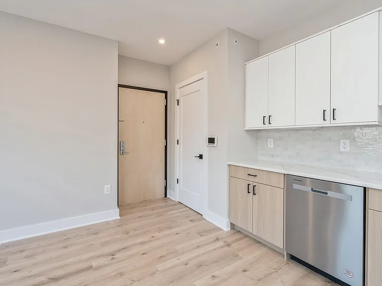 201-205 Randolph Ave #105 — Photo 11