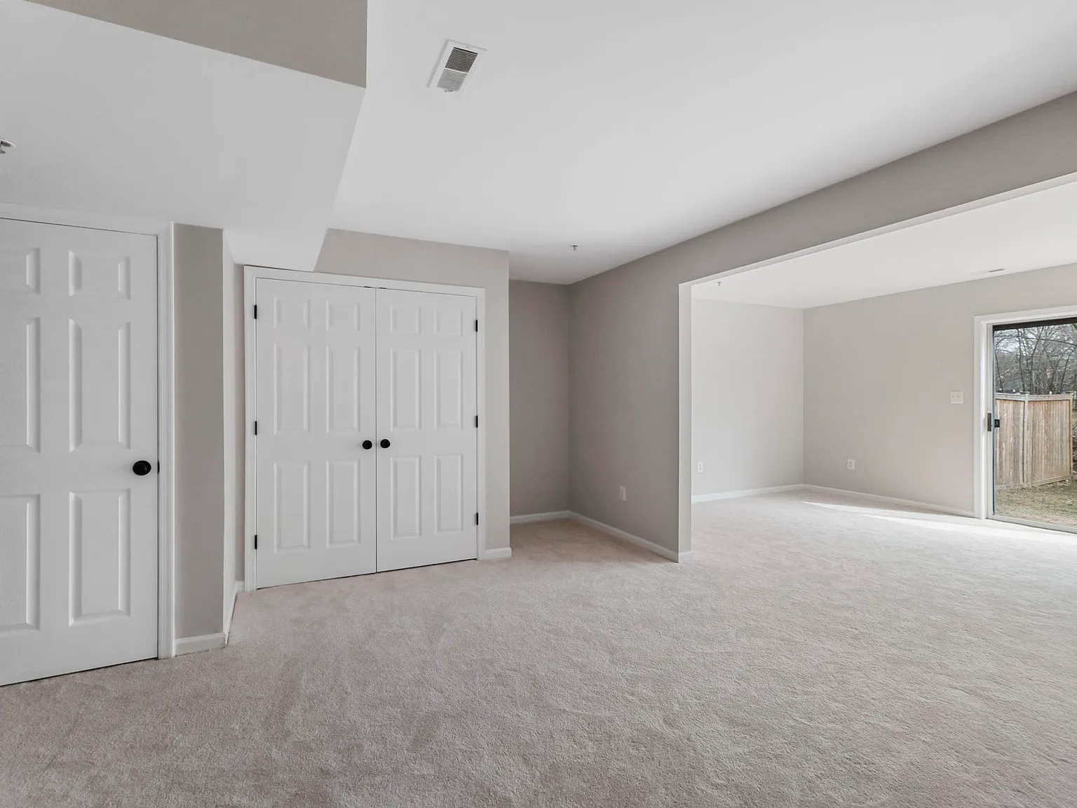 3 bed, 2.5 bath, 2460 sqft, $2,200 — Photo 4
