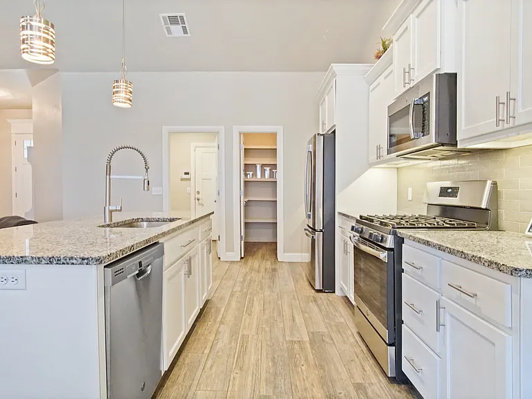 10004 Glover River Dr — Photo 8