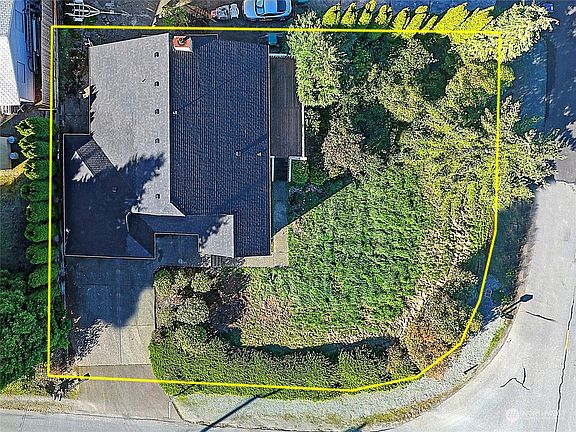 2nd image of 341 Edinburgh Drive