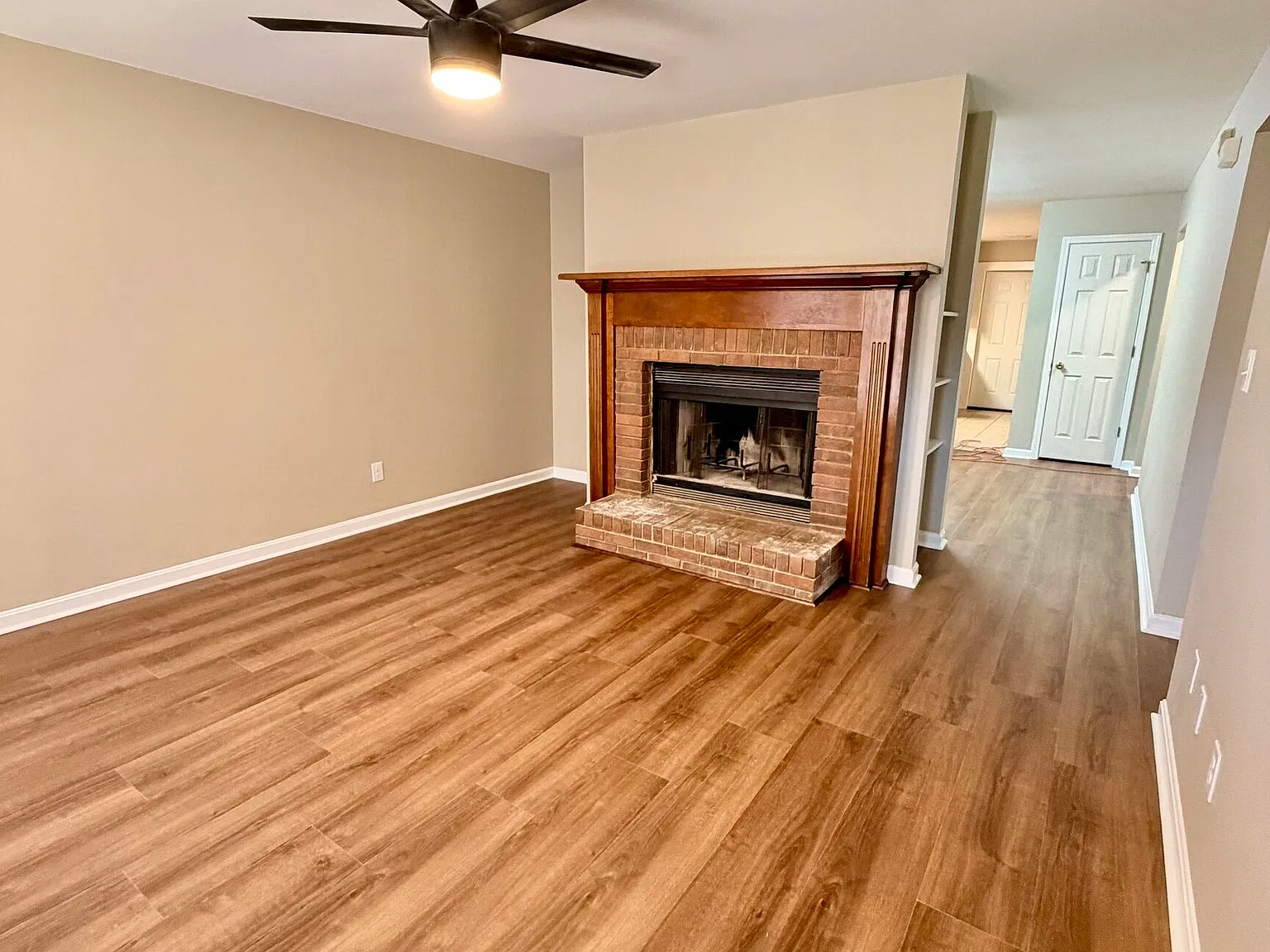 2 bed, 2.0 bath, 1239 sqft, $1,800 — Photo 3