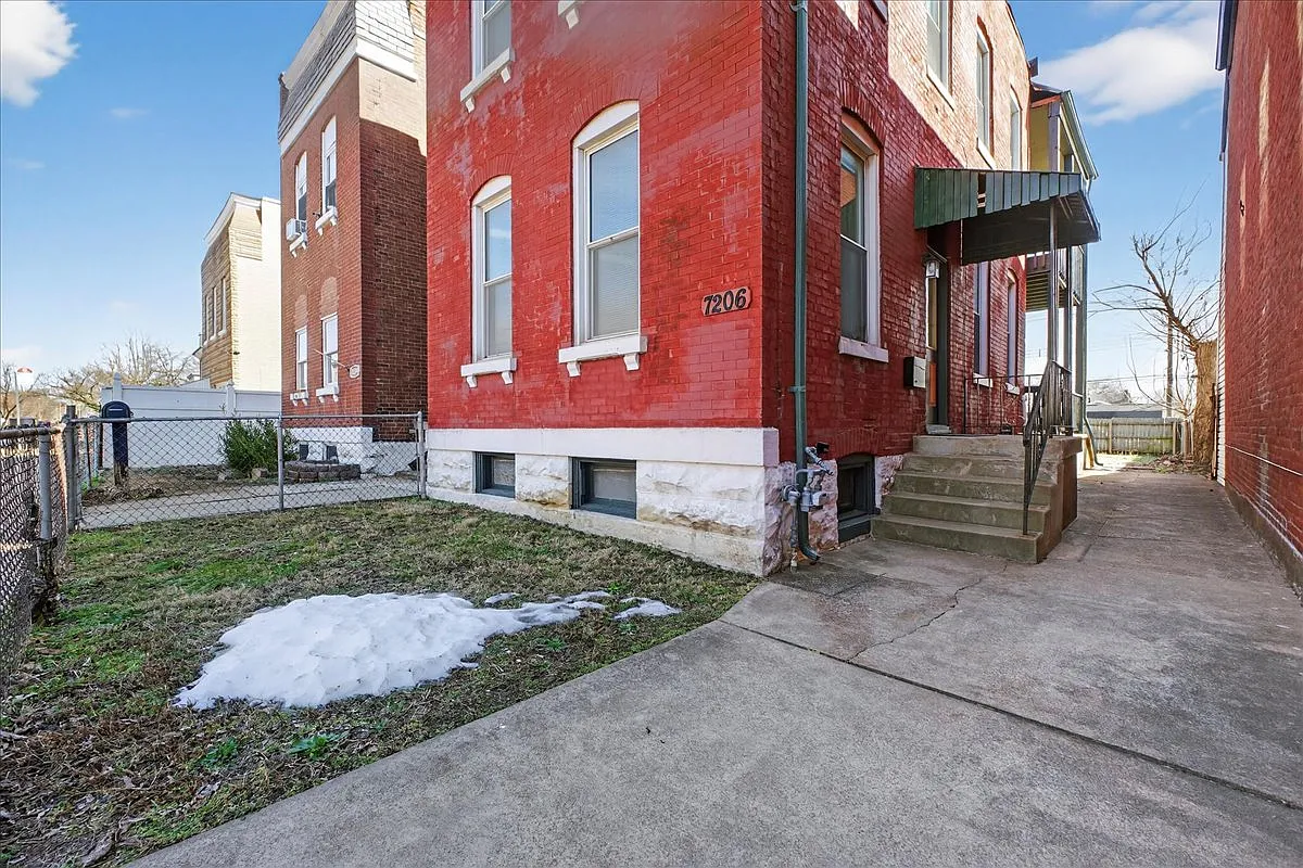 3 bed, 1800 sqft, $1,695 — Photo 2