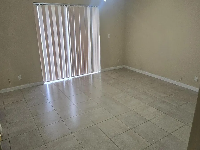 4941 Marbella Rd N — Photo 10