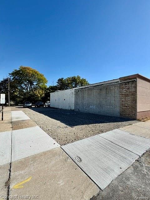 1st image of 3605 Fort St