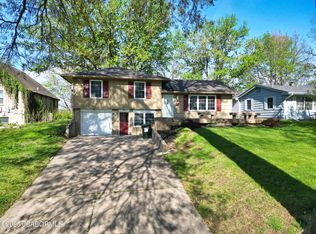 302 Park Rd, Fayette, MO 65248