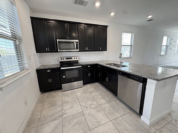 4th image of 1666 Woodlands Dr