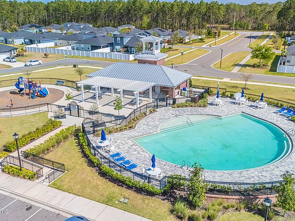 3rd image of 1753 BOSTON COMMONS Way