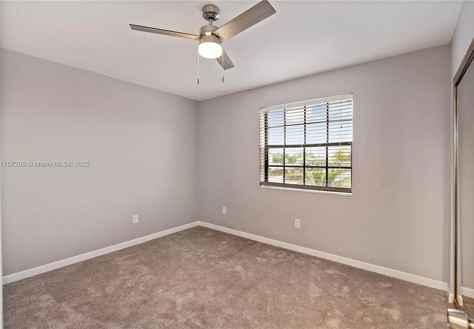3 bed, 970 sqft, $2,200 — Photo 4