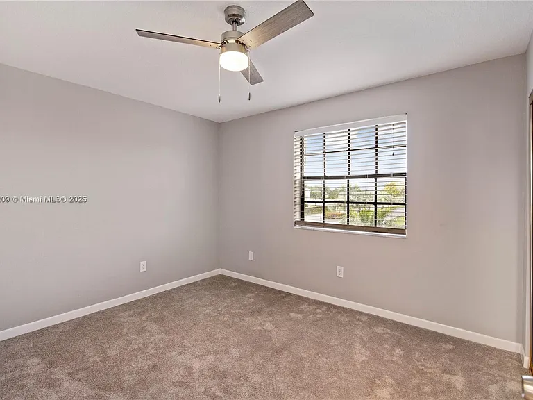 1197 Washington Cir #1197A — Photo 4