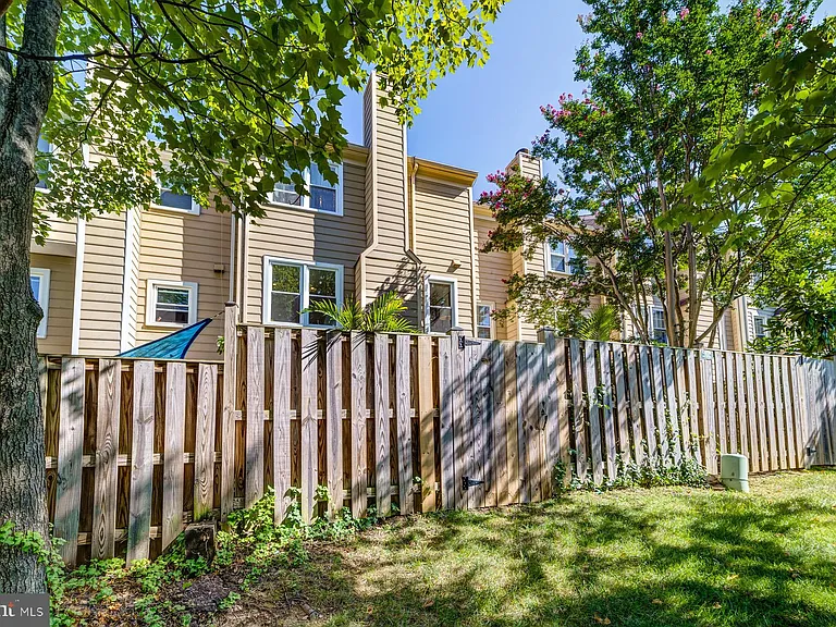 8 Carriage House Cir — Photo 66