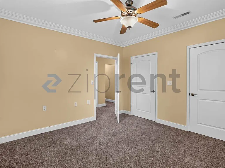 906 Diamond Cir — Photo 30
