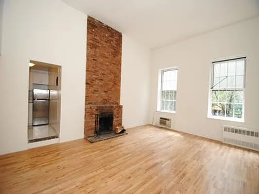 Rented by Buchbinder & Warren | media 29