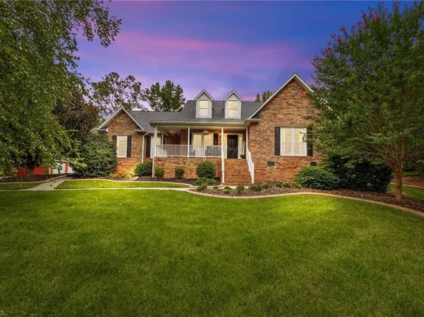 101 Redbud Ln, Randleman, NC 27317