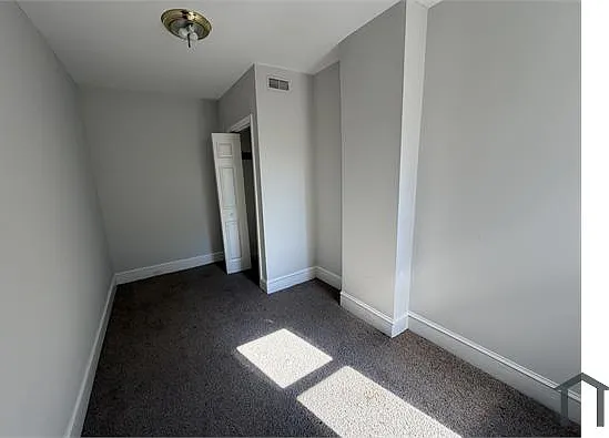 1026 Bennett St — Photo 11
