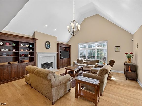 5th image of 122 Haskell Dr