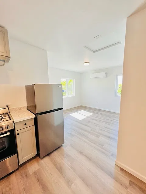 1222 Holly Street - 3 — Photo 3