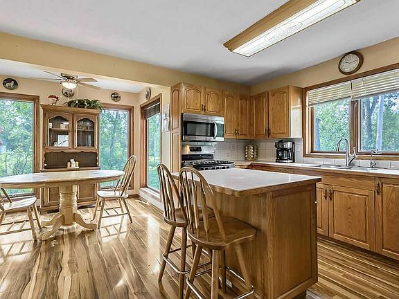 4th image of 652 W North Royalite Way NE