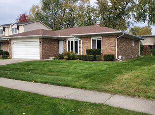 1565 Lakewood Dr, Troy, MI