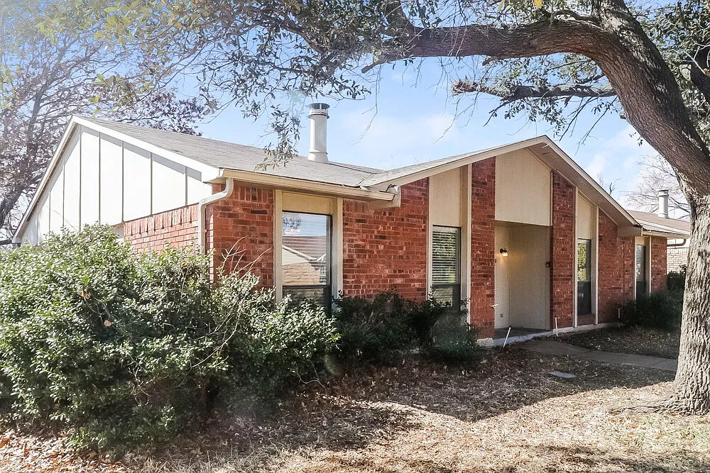 3 bed, 2.0 bath, 1674 sqft, $2,970 — Photo 3