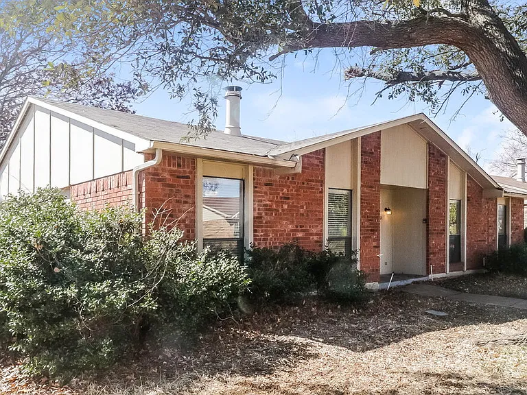 7522 Christie Ln — Photo 3