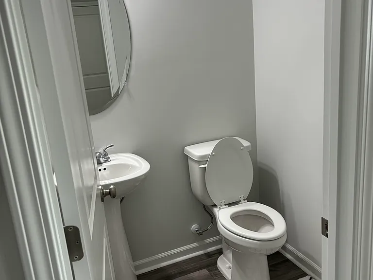 609 Parker Ct — Photo 8