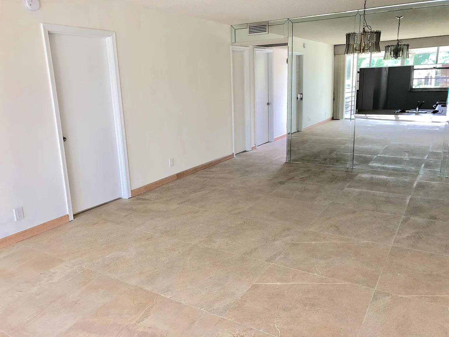 2 bed, 1100 sqft, $2,050 — Photo 4