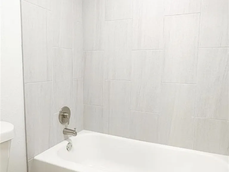 218 SE Surrey Pl — Photo 19