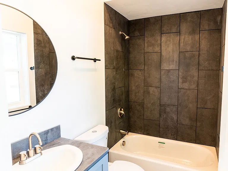 155 N Maple St #1 — Photo 3