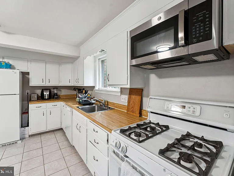 10307 Beaumont St — Photo 13