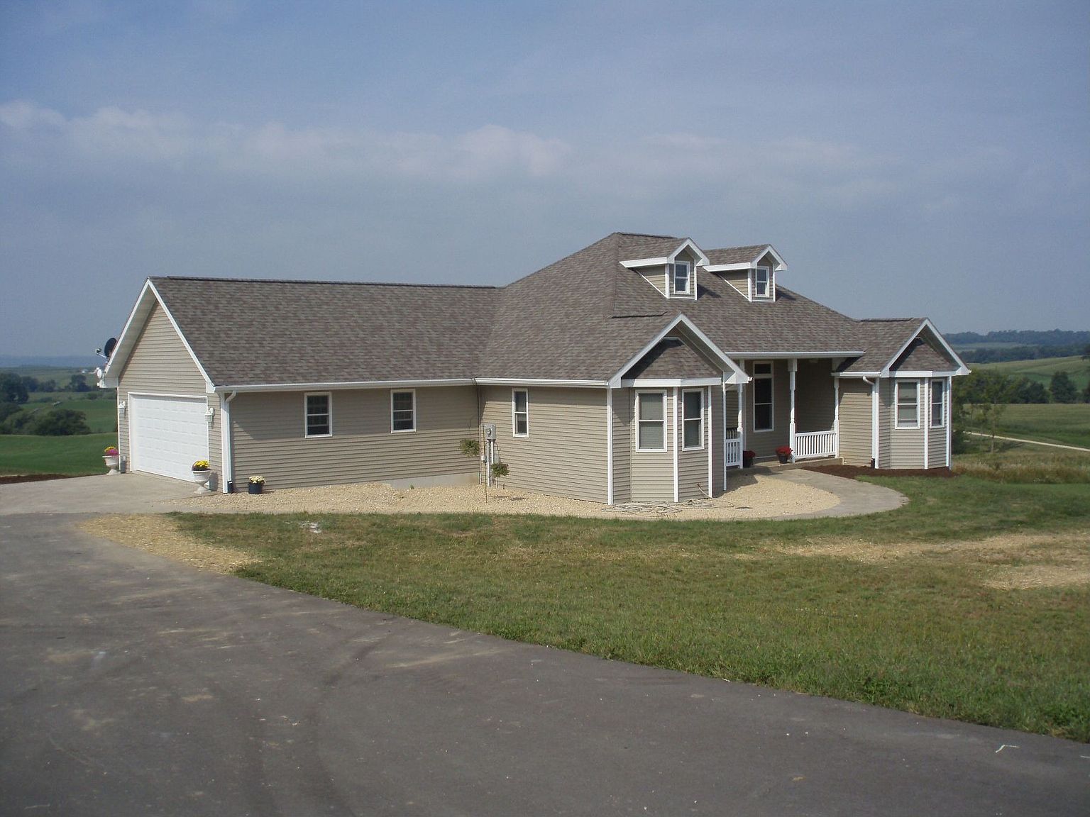 16348 Panoramic Vw, Sherrill, IA 52073 | Zillow