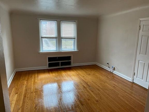 3rd image of 7235 Dartmouth Ave APT 1E