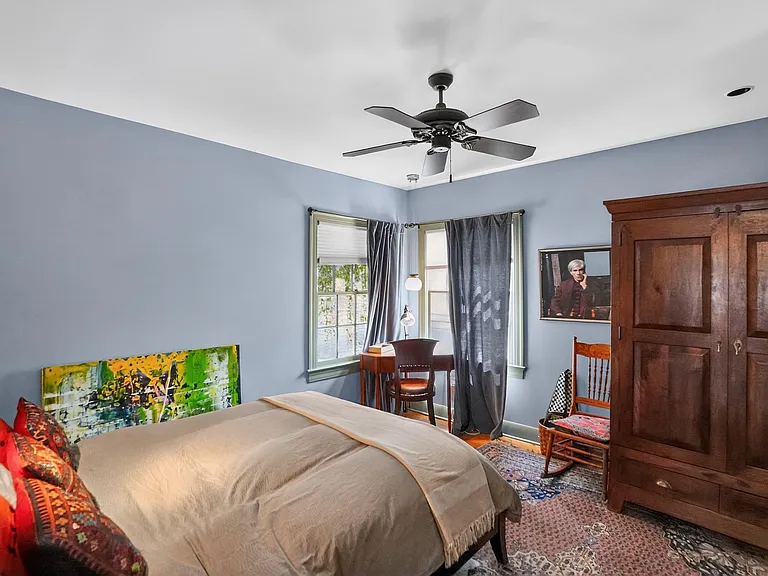 221 Park Ln — Photo 16