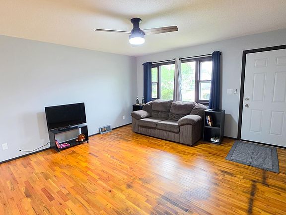 3rd image of 2118 Oak Ave