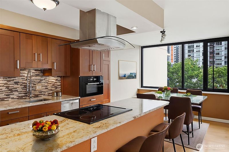 4th image of 2100 3rd Avenue #506