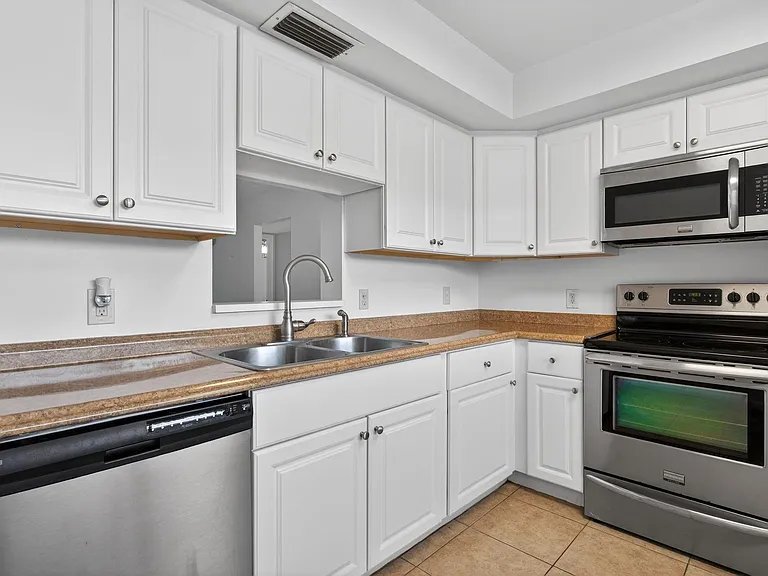 2501 Antigua Ter #D1 — Photo 4