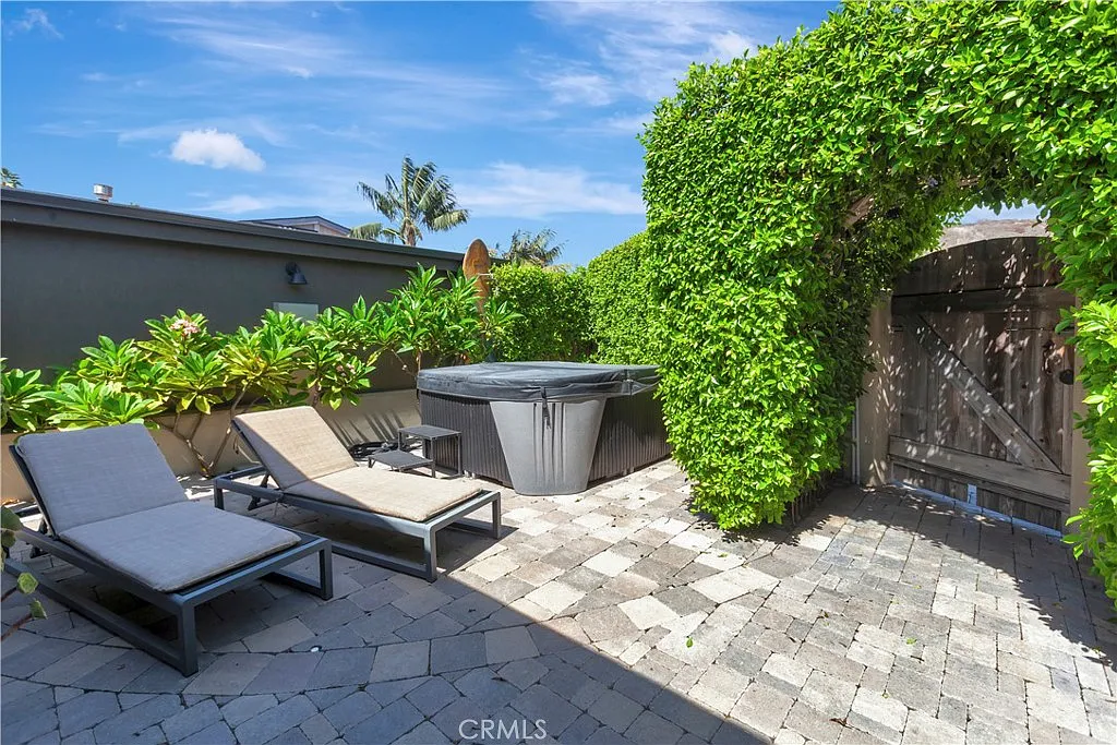 2 bed, 1008 sqft, $5,000 — Photo 4