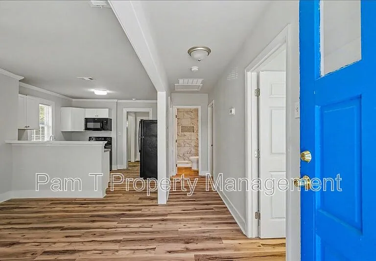 628 W 48th St — Photo 4
