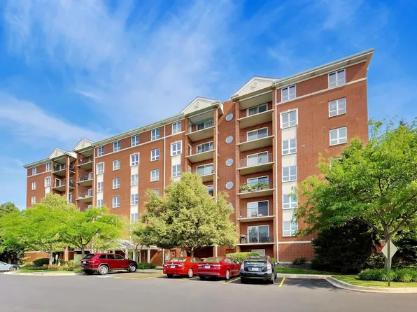 190 N Milwaukee Ave APT 607, Wheeling, IL 60090