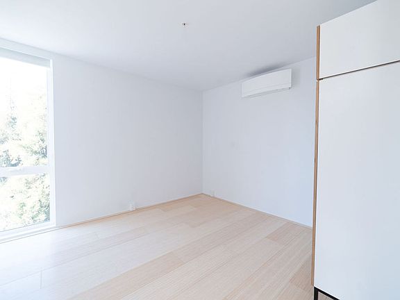 3rd image of 3400 Piedmont Ave #402