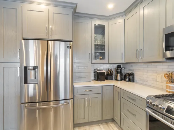 302 The Promenade image 22 of 48