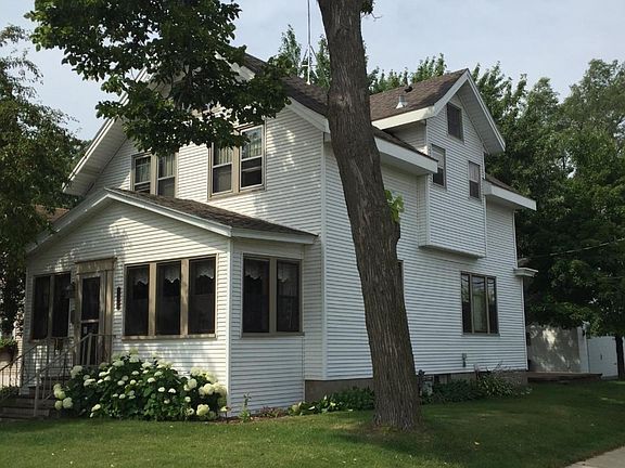 3rd image of 701 McKinley Pl S