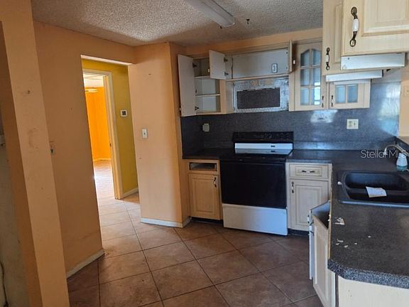 5th image of 7146 Carmel Ave