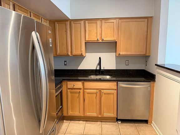 5th image of 1001 N Randolph St APT 707