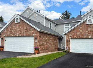 1146 Fairways Blvd #23, Troy, MI 48085