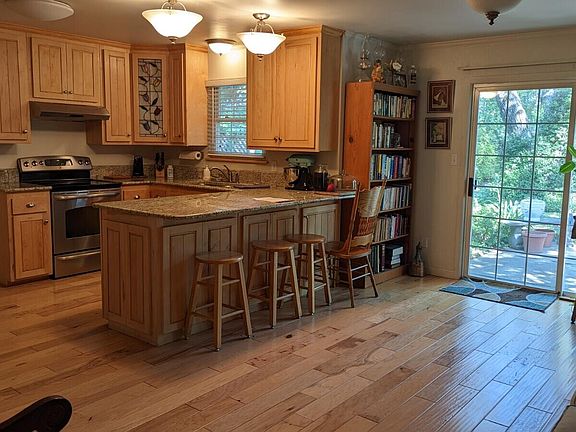 3rd image of 21844 Berkeley Dr