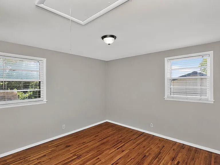 261 Eisenhower Dr — Photo 20