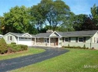 3220 Berkshire Dr, Bloomfield Hills, MI 48301