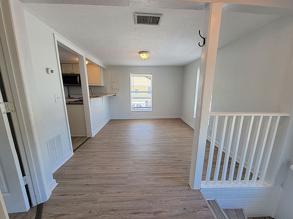 5th image of 2925 7th Ave W #B